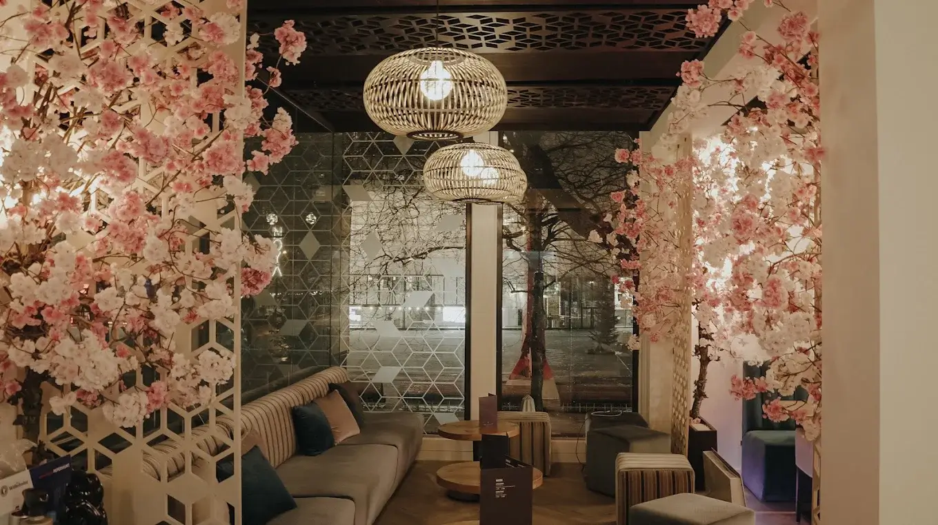 The Silk Gallery - Restaurant Noya - Silk-Ka zijden bloesembomen roze fuchsia