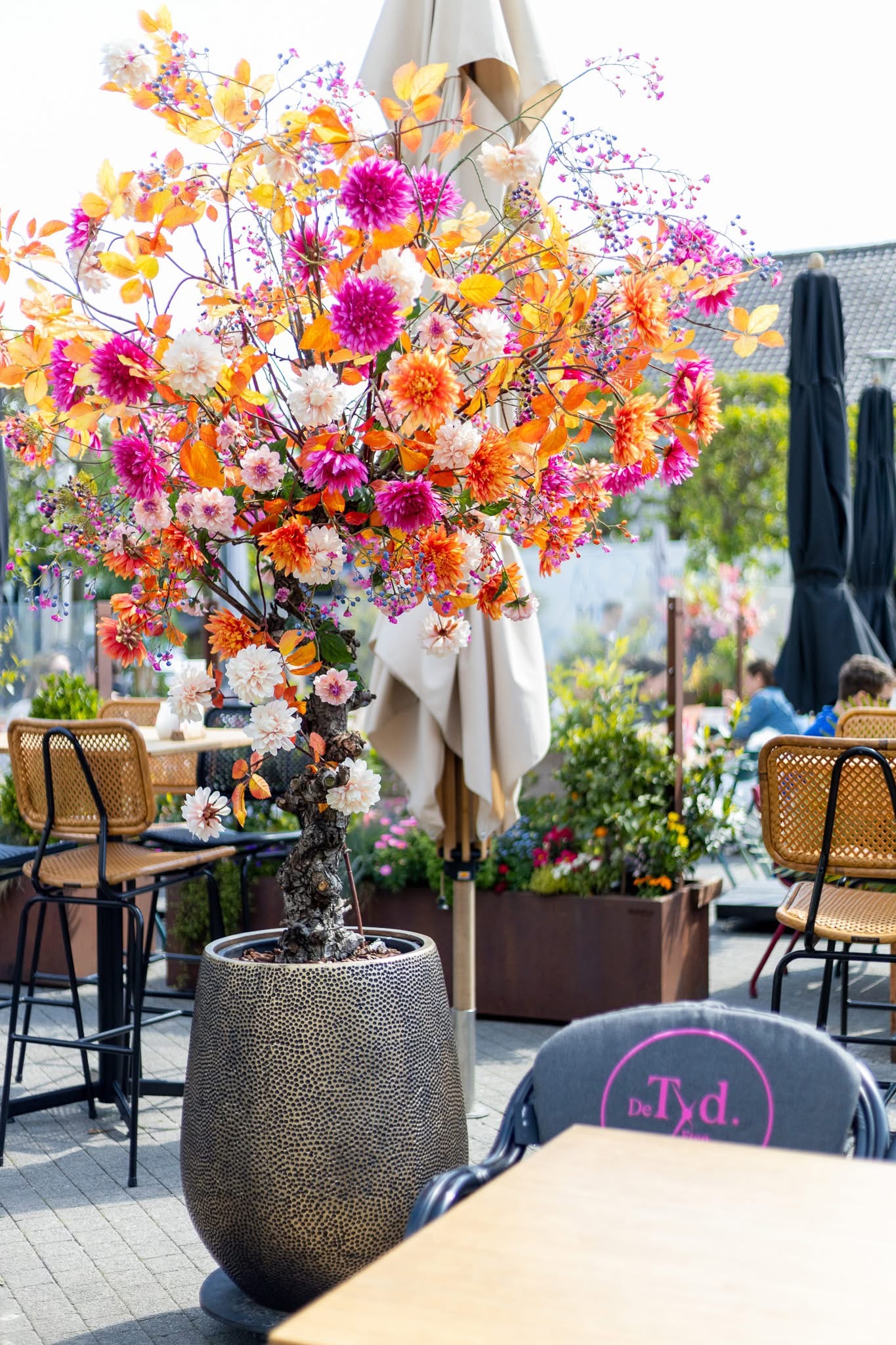 The Silk Gallery - Restaurant de Tyd - Silk-Ka zijden dahlia bloemboom